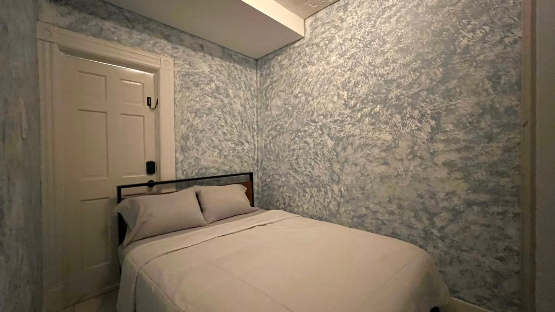 3 Bedrooms In 2Nd Floor Modern Brooklyn Home, Close To J Train New York 0*,  United States