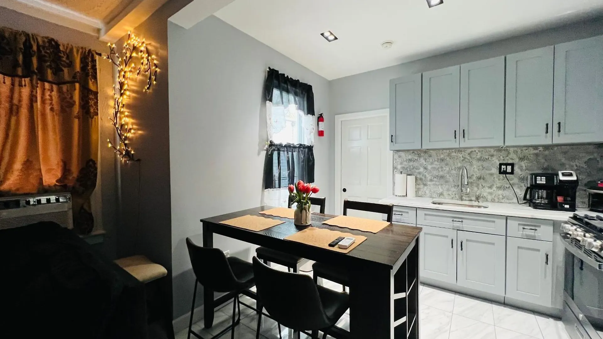 3 Bedrooms In 2Nd Floor Modern Brooklyn Home, Close To J Train New York 0*,